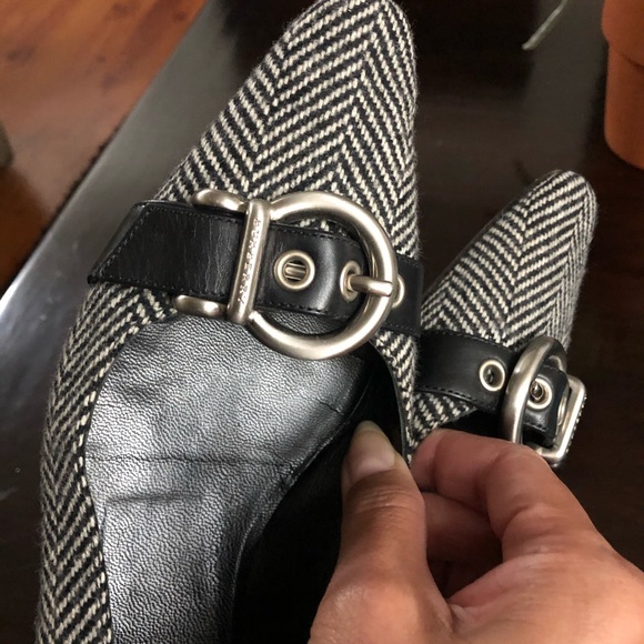 Clearance SALE! Burberry signature buckle. - Picture 8 of 12